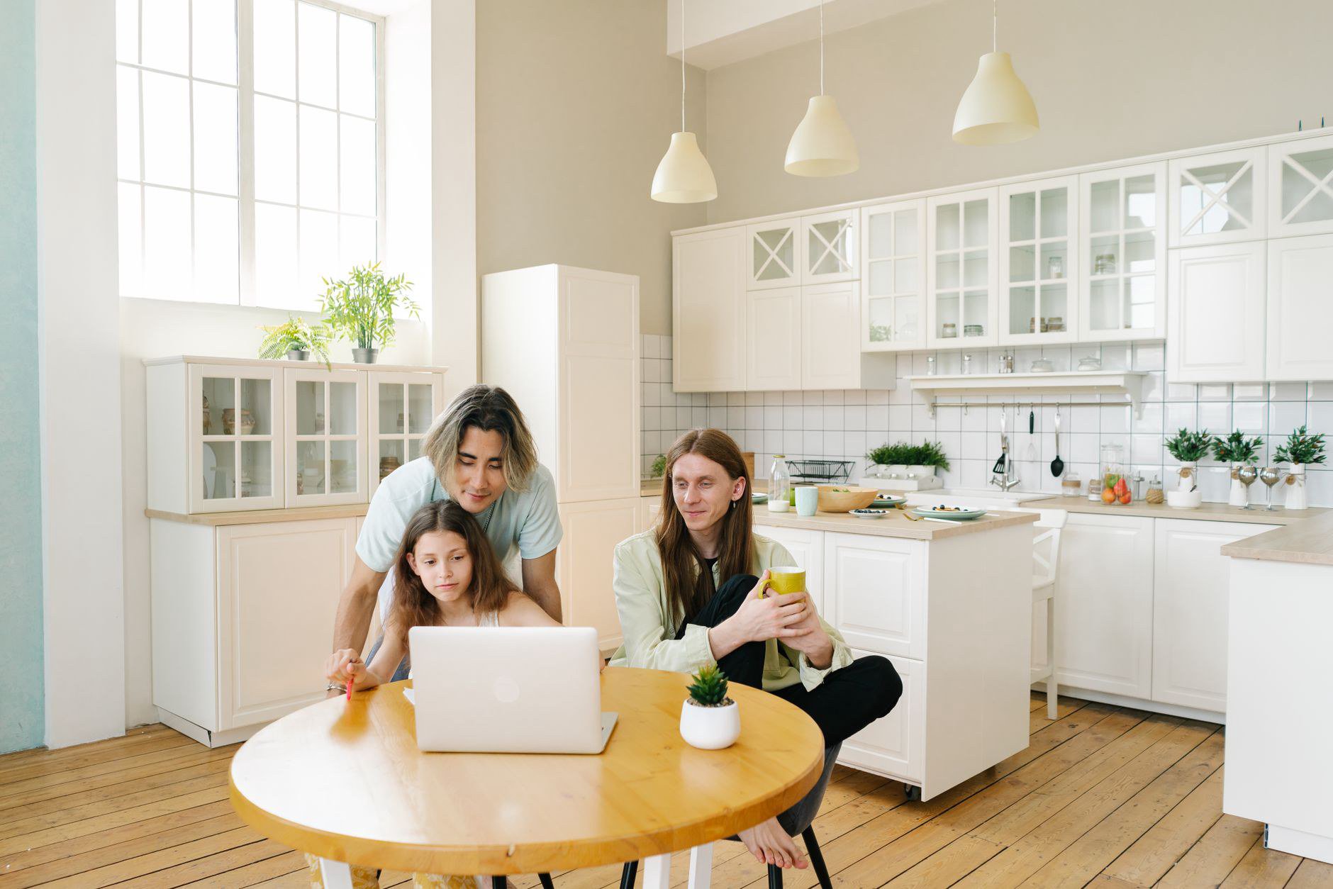 Hệ thống wifi ổn định giúp cả gia đình sử dụng internet mượt mà Hệ thống wifi ổn định giúp cả gia đình sử dụng internet mượt mà